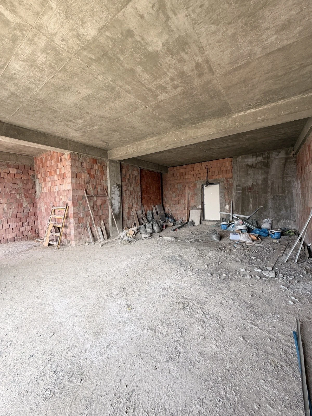 Satılır 2 otaqlı mənzil 86 m²