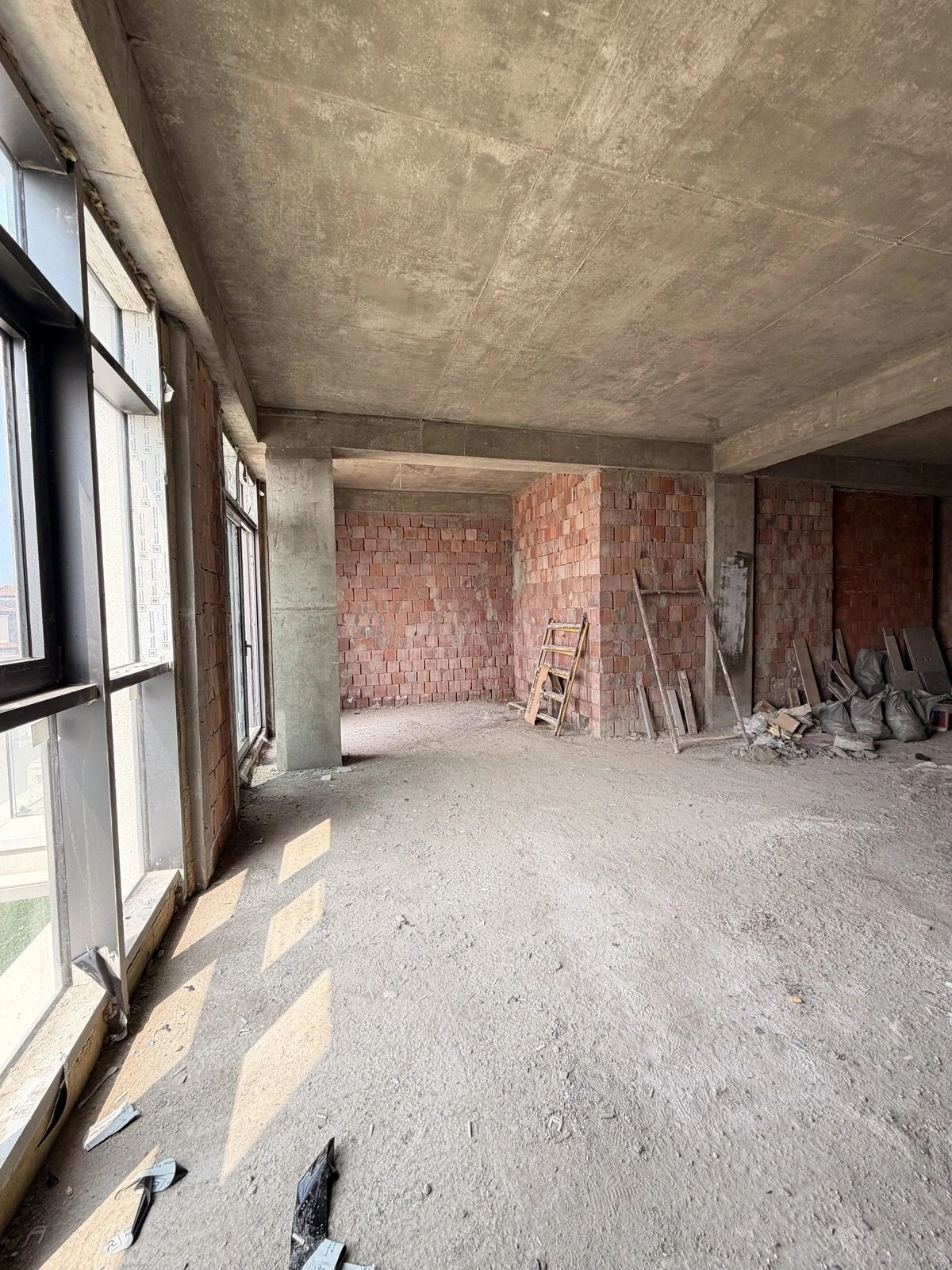 Satılır 2 otaqlı mənzil 86 m²