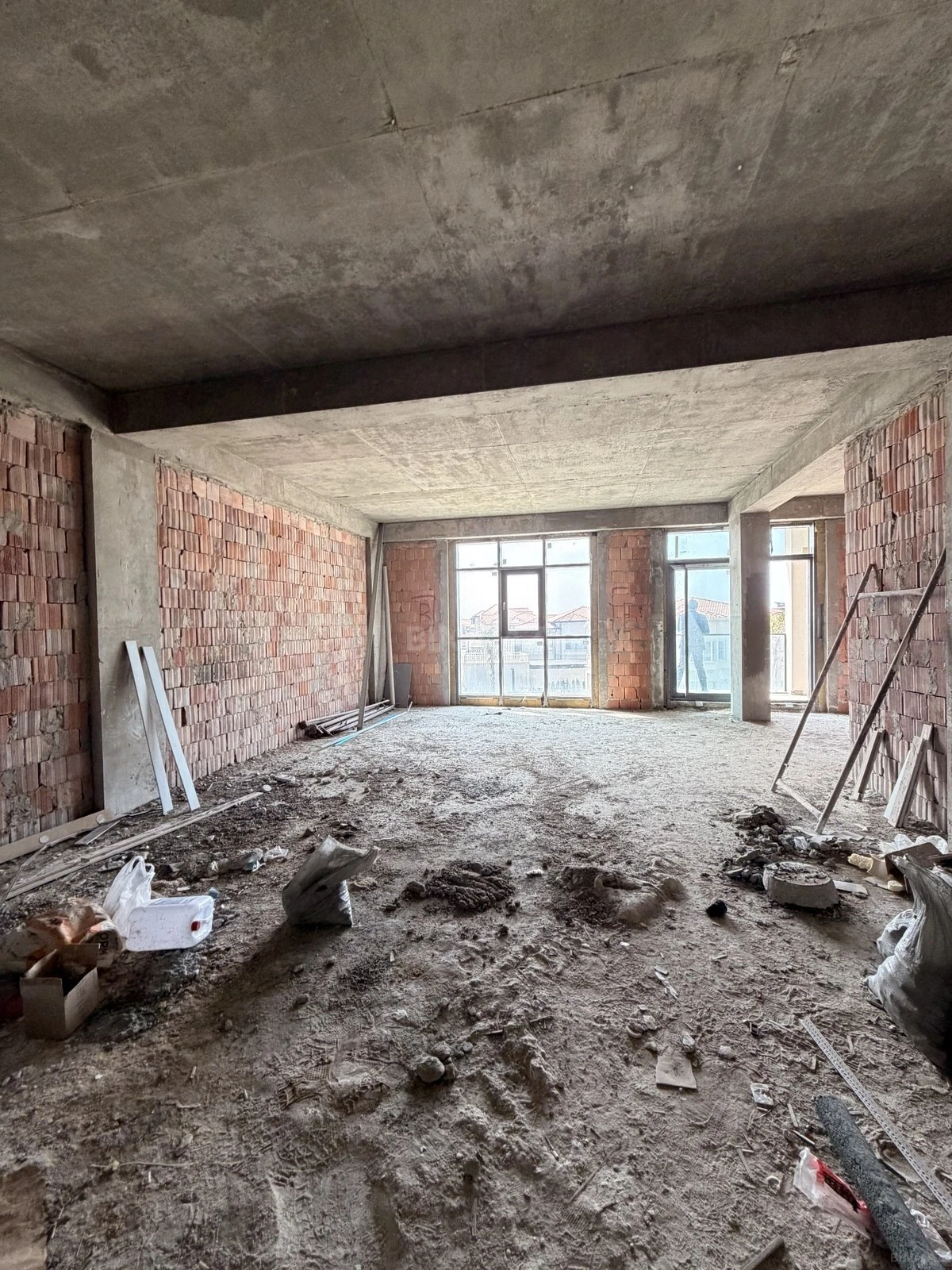 Satılır 2 otaqlı mənzil 86 m²