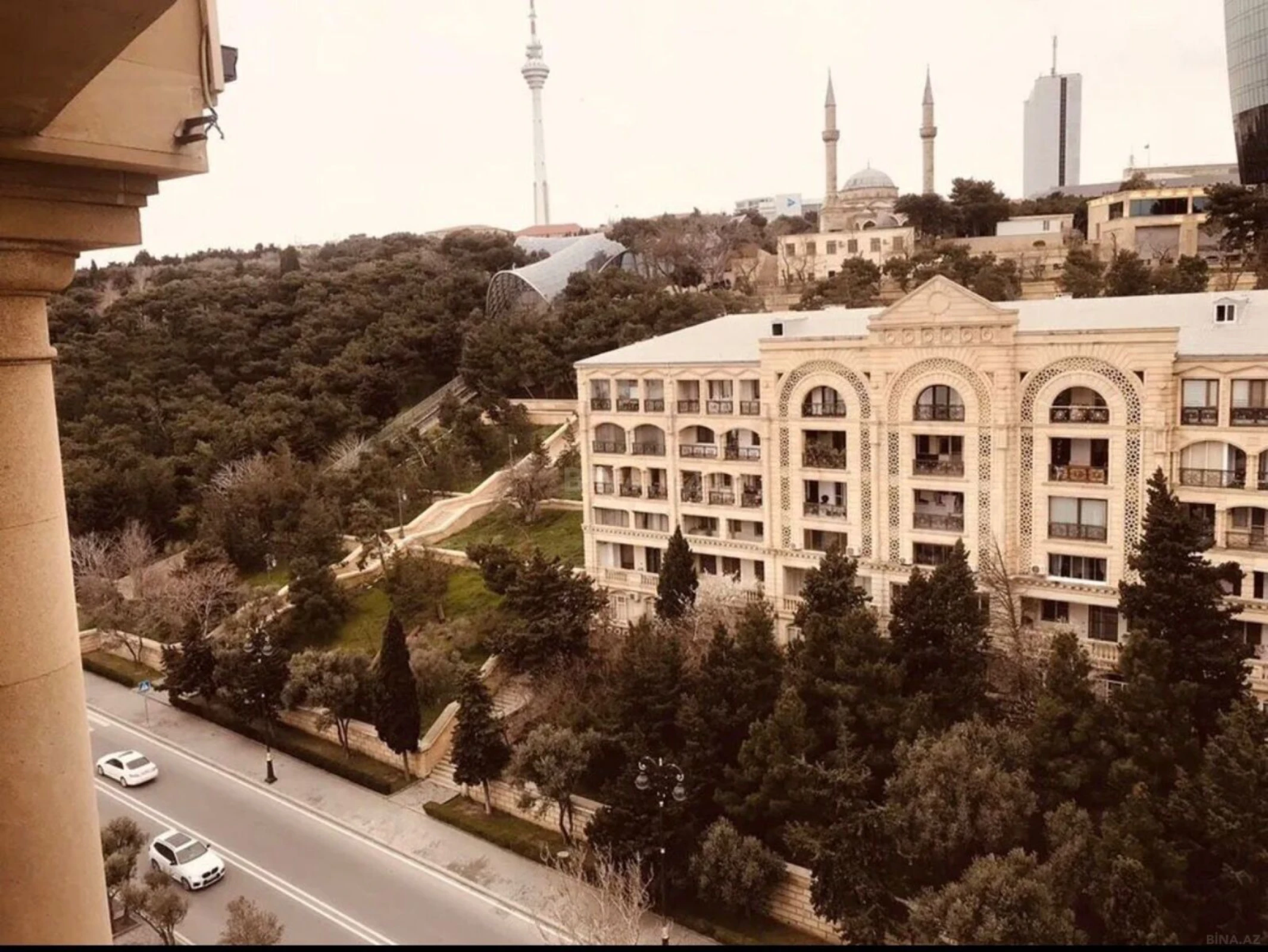 Kirayə verilir 2 otaqlı mənzil 80 m²