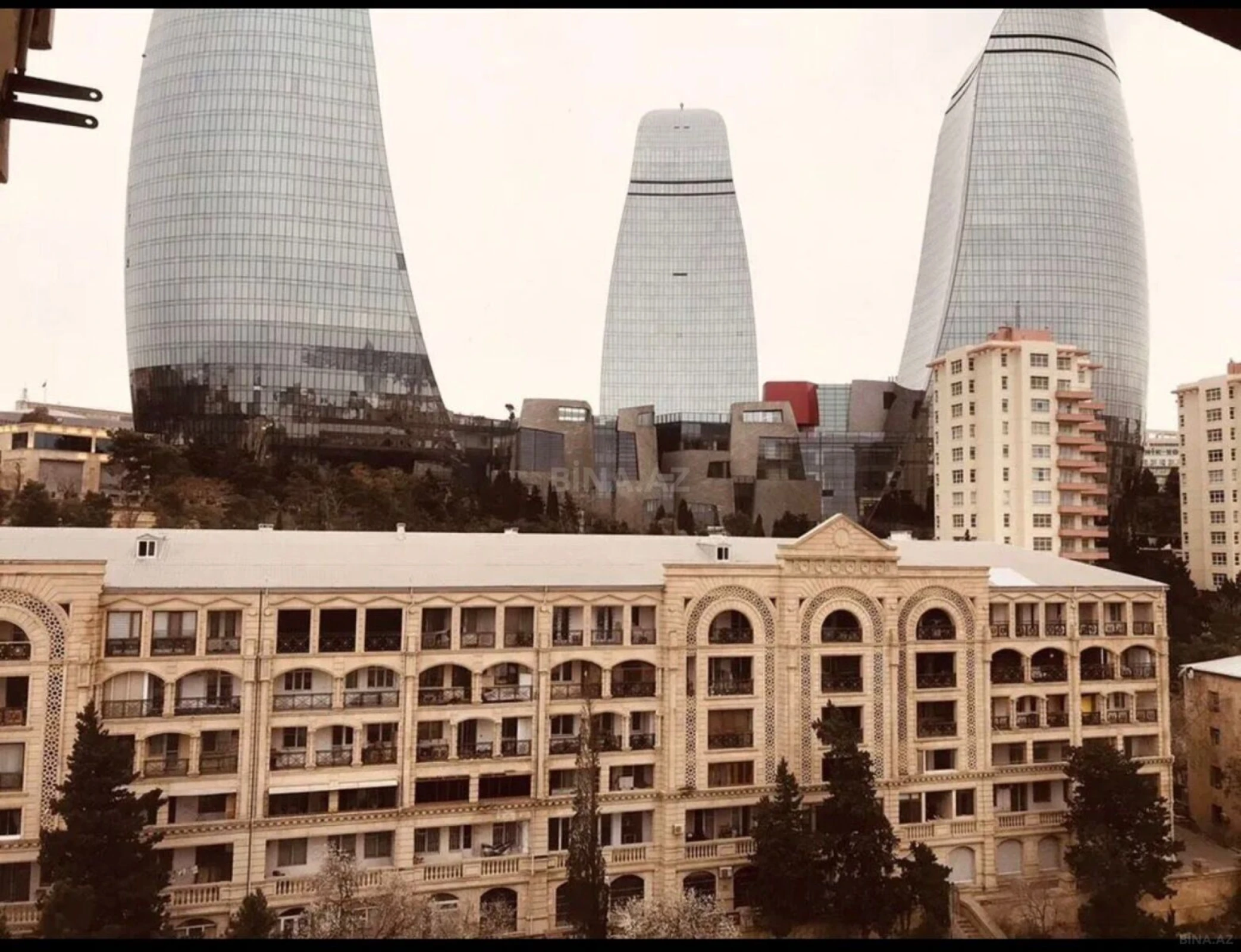 Kirayə verilir 2 otaqlı mənzil 80 m²