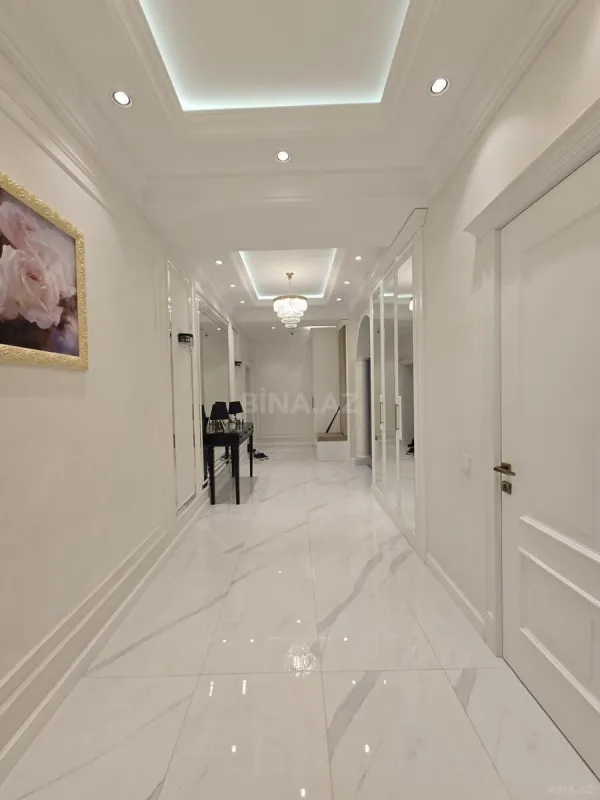 Satılır 4 otaqlı mənzil 180 m²