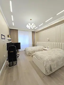 Satılır 4 otaqlı mənzil 180 m²