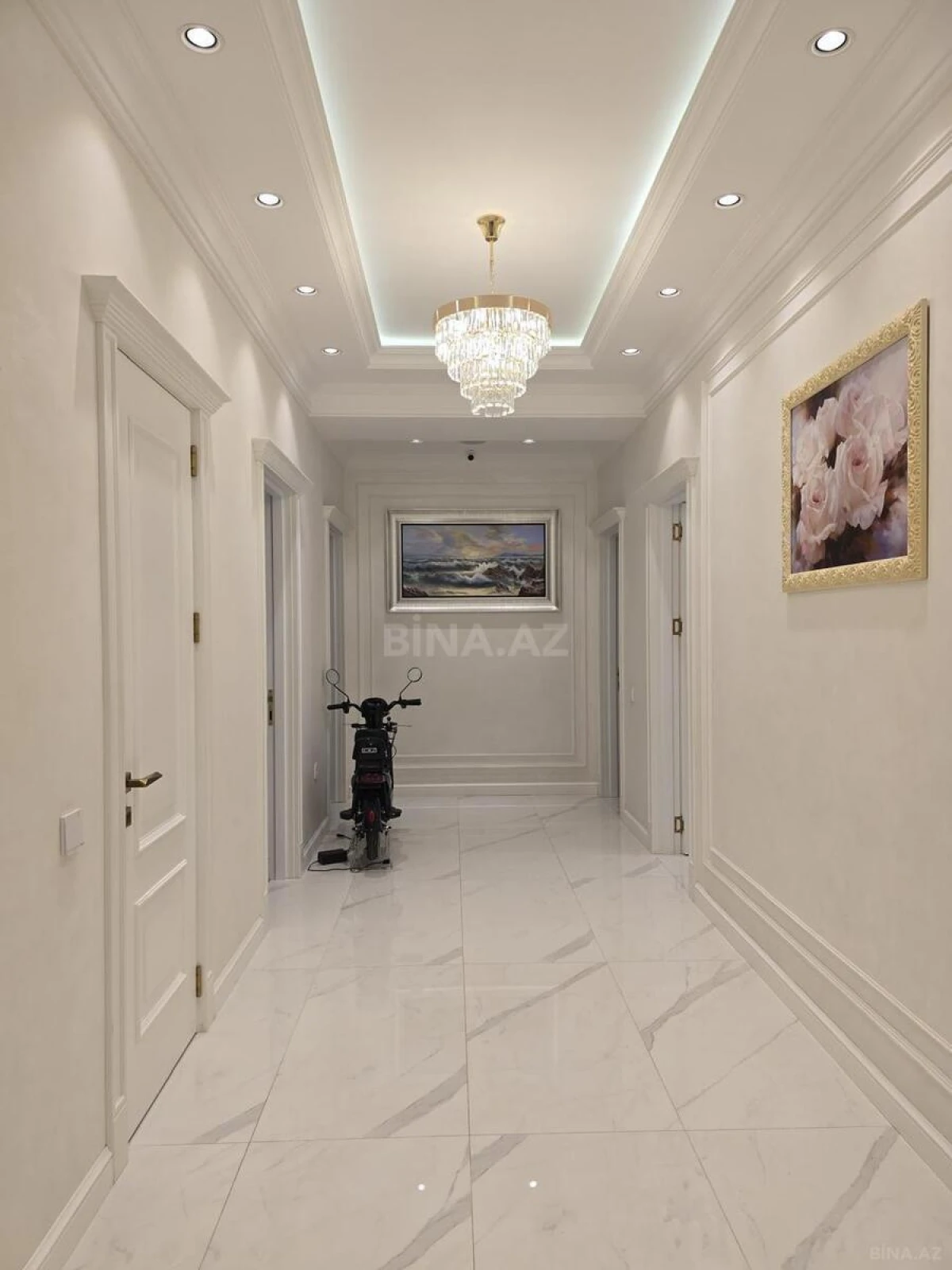 Satılır 4 otaqlı mənzil 180 m²