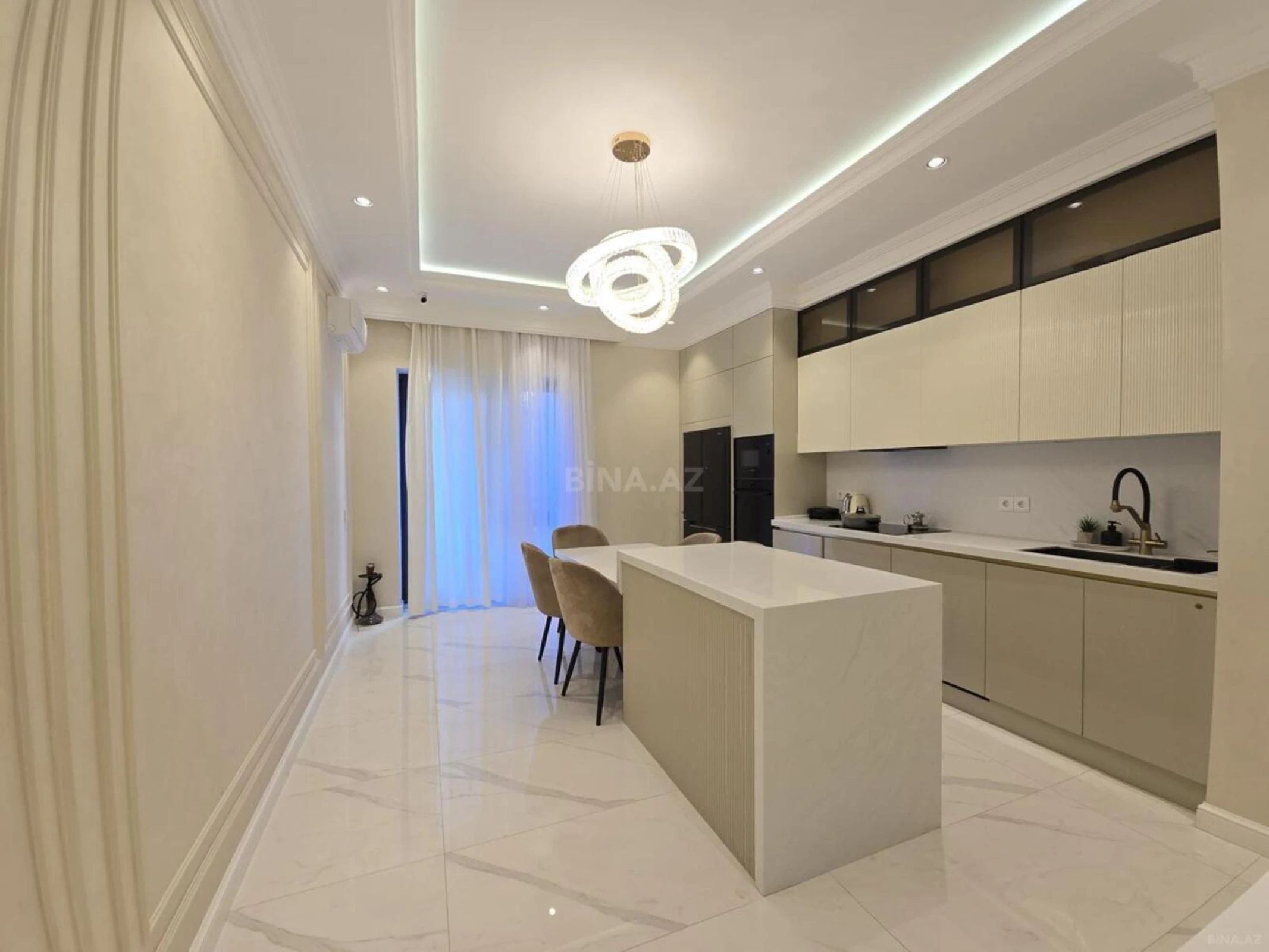 Satılır 4 otaqlı mənzil 180 m²