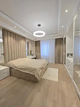 Satılır 4 otaqlı mənzil 180 m²
