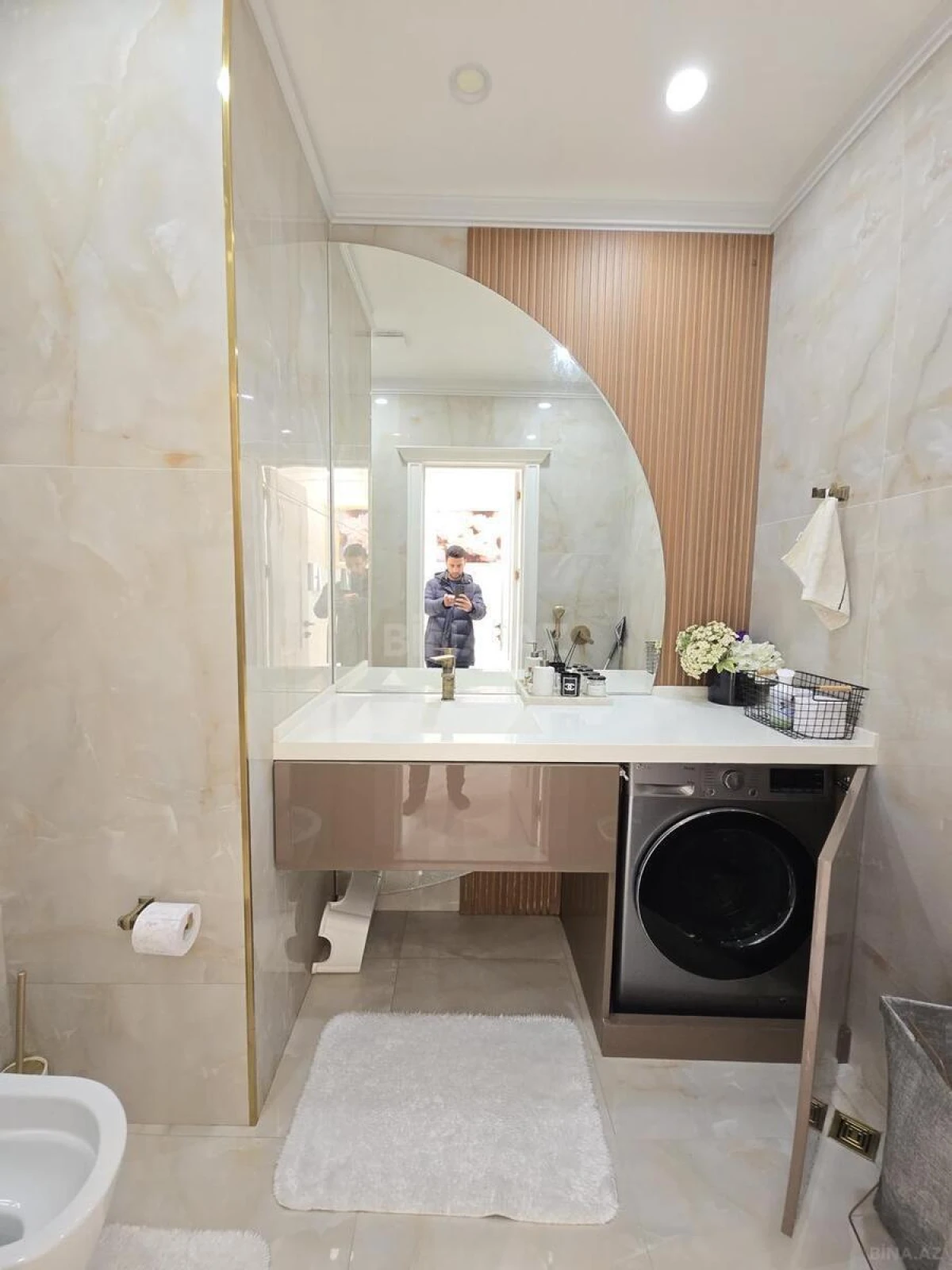 Satılır 4 otaqlı mənzil 180 m²