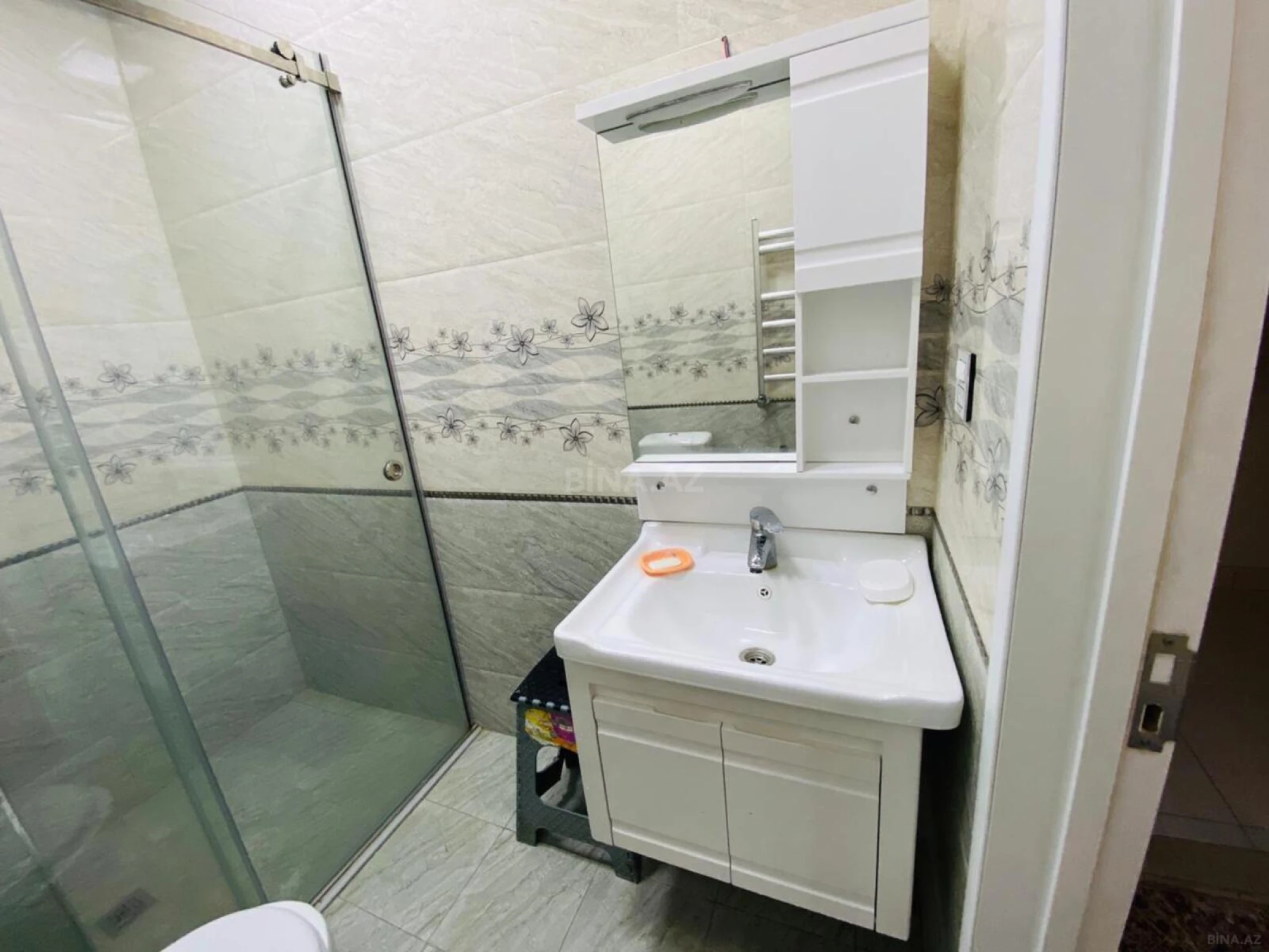 Kirayə verilir 12 otaqlı mənzil 55 m²