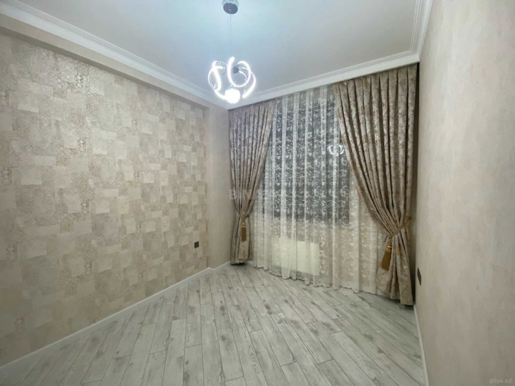 Satılır 2 otaqlı mənzil 82 m²