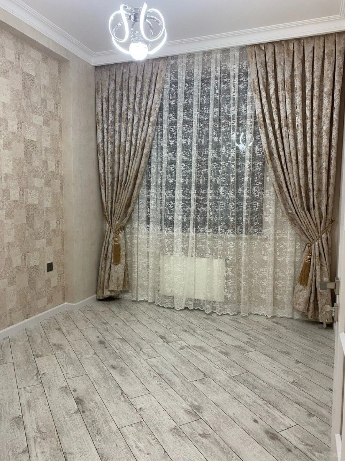 Satılır 2 otaqlı mənzil 82 m²