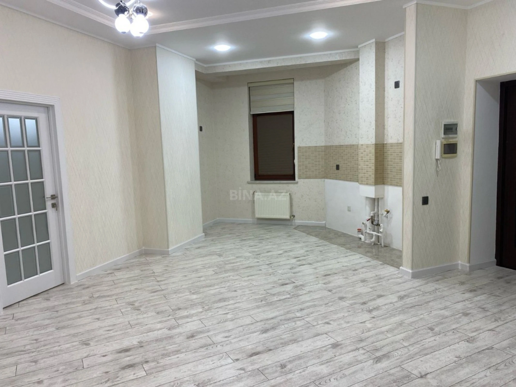 Satılır 2 otaqlı mənzil 82 m²