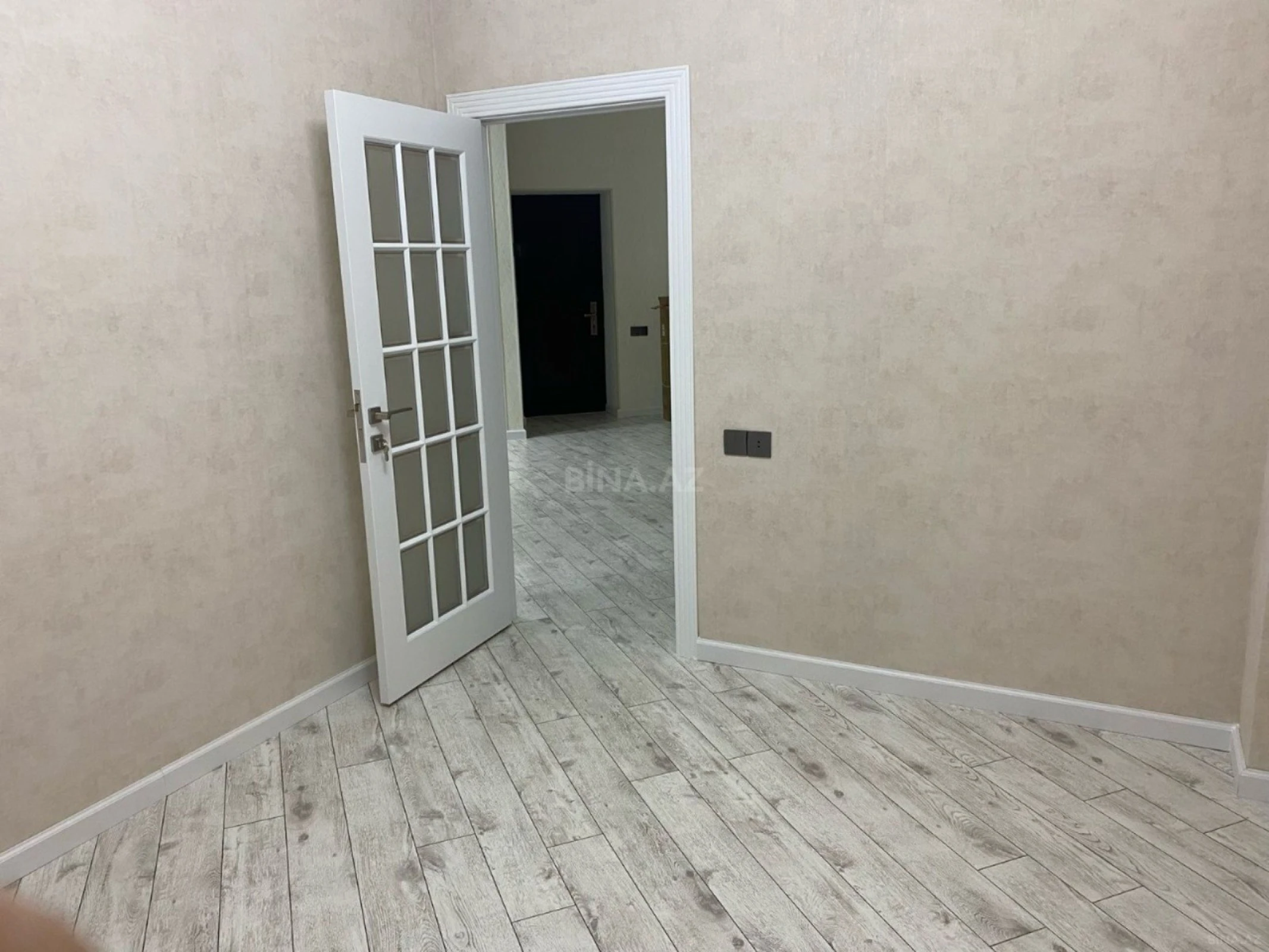 Satılır 2 otaqlı mənzil 82 m²