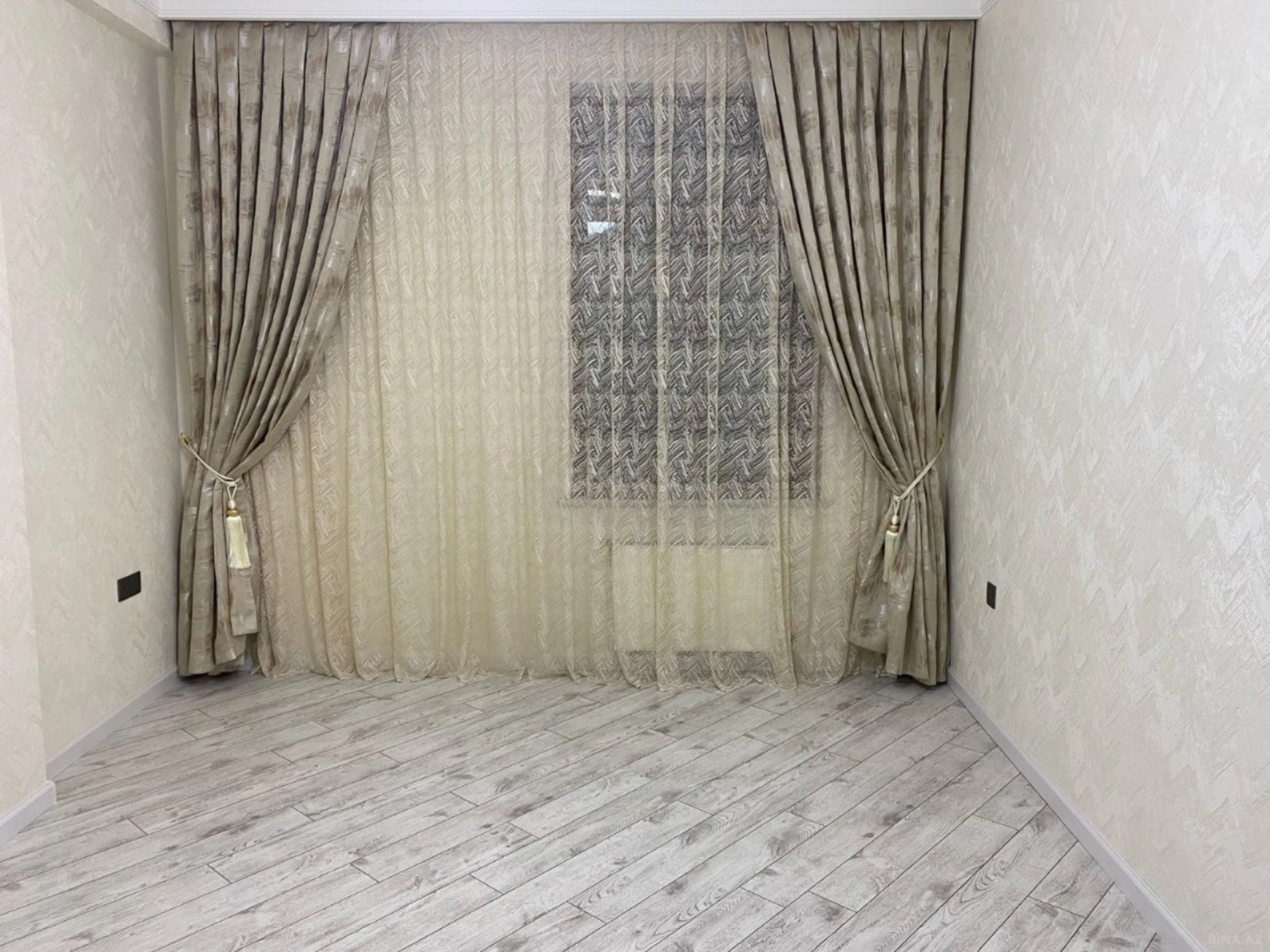 Satılır 2 otaqlı mənzil 82 m²