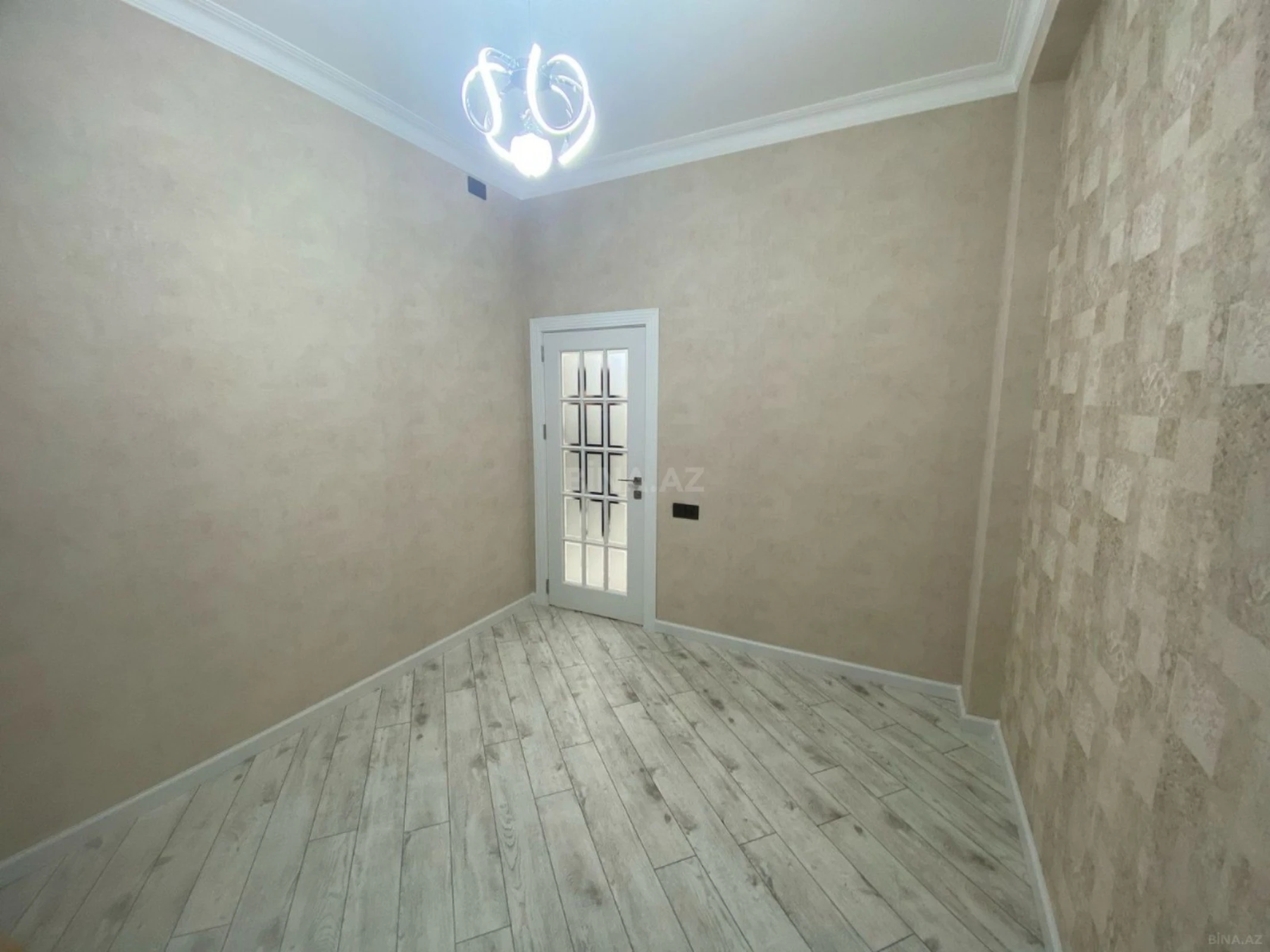 Satılır 2 otaqlı mənzil 82 m²