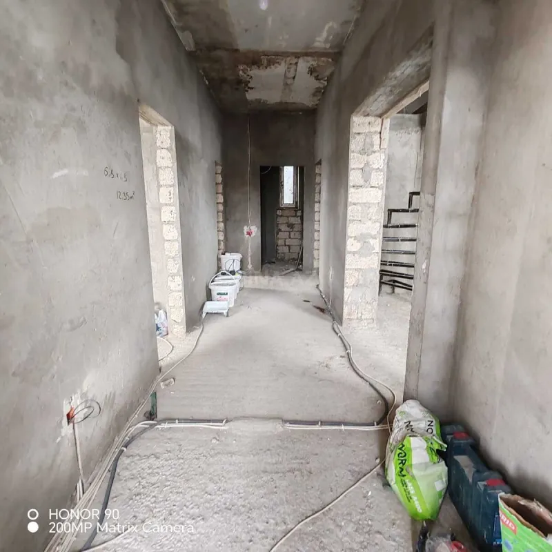 Satılır 4 otaqlı həyət evi 184 m²