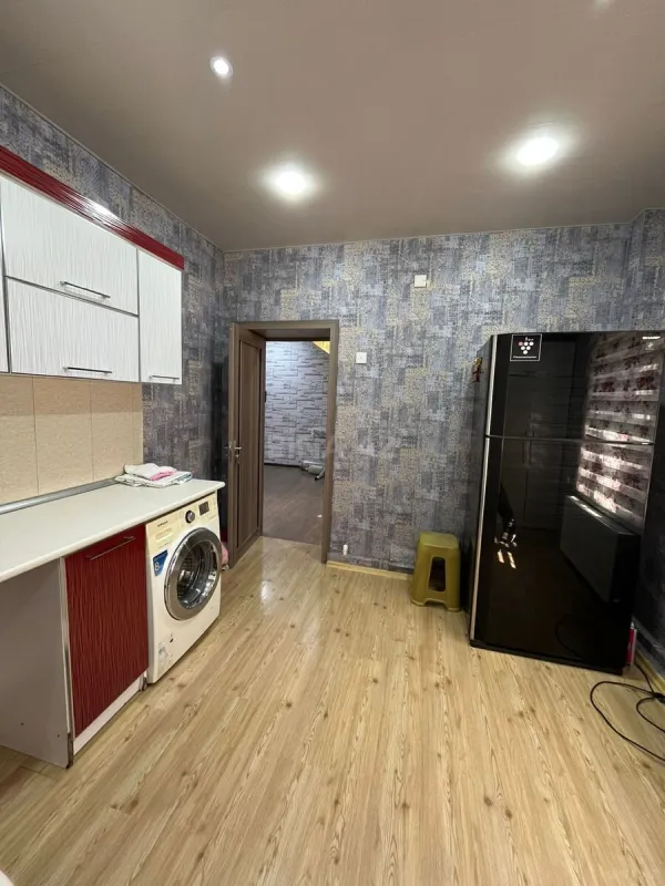 Satılır 6 otaqlı həyət evi 250 m²