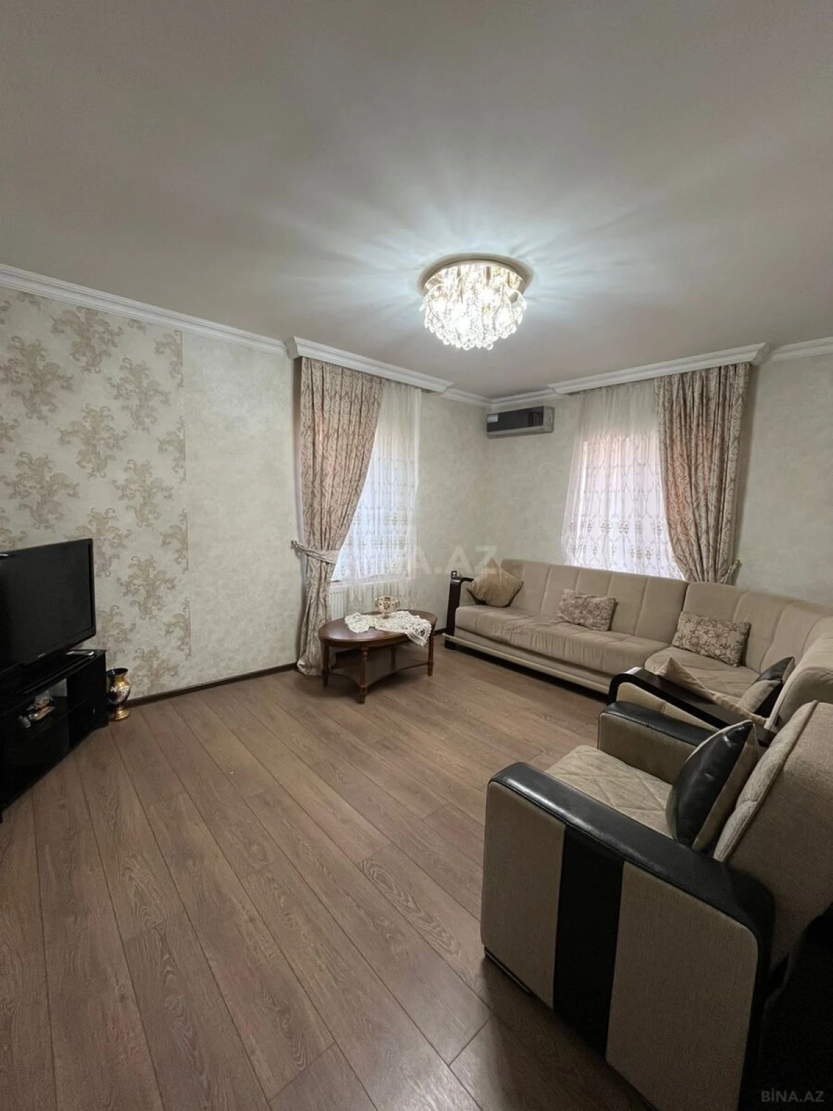 Satılır 6 otaqlı həyət evi 250 m²
