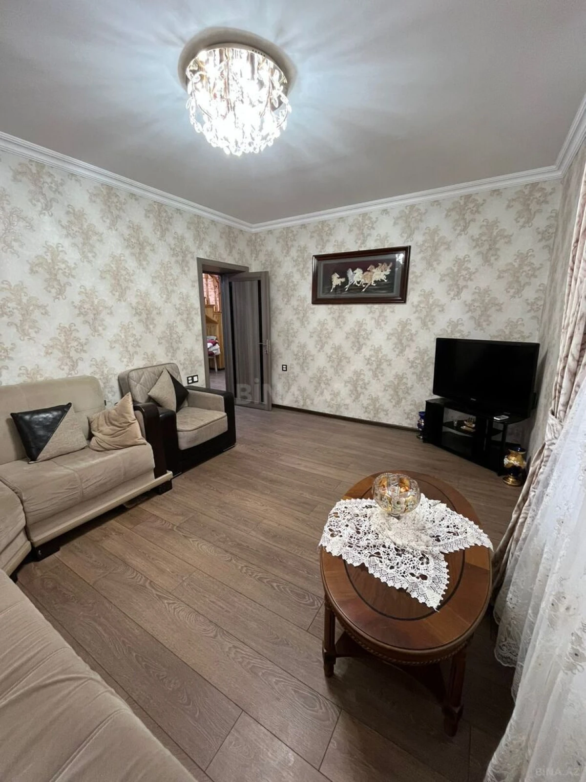 Satılır 6 otaqlı həyət evi 250 m²