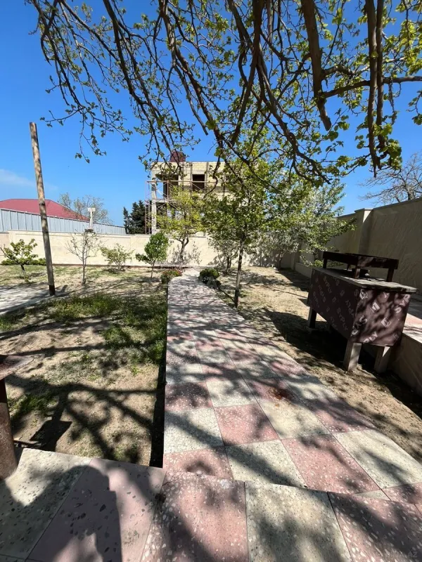 Satılır 6 otaqlı həyət evi 250 m²