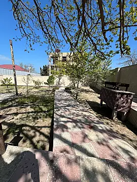 Satılır 6 otaqlı həyət evi 250 m²