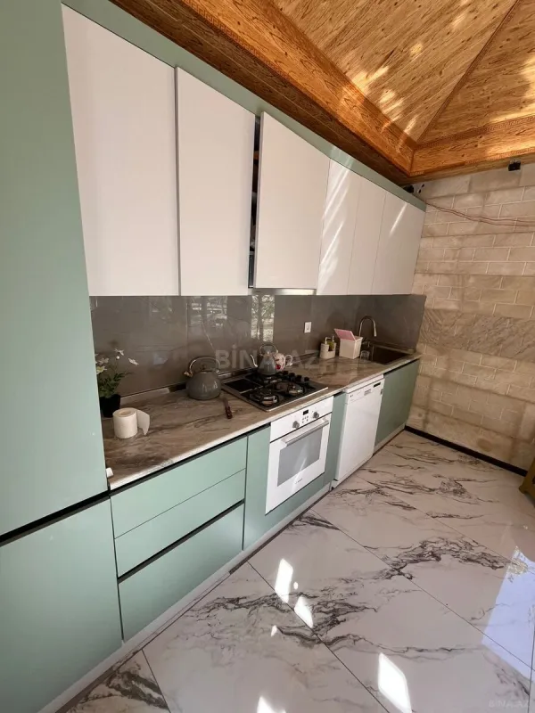 Satılır 6 otaqlı həyət evi 250 m²