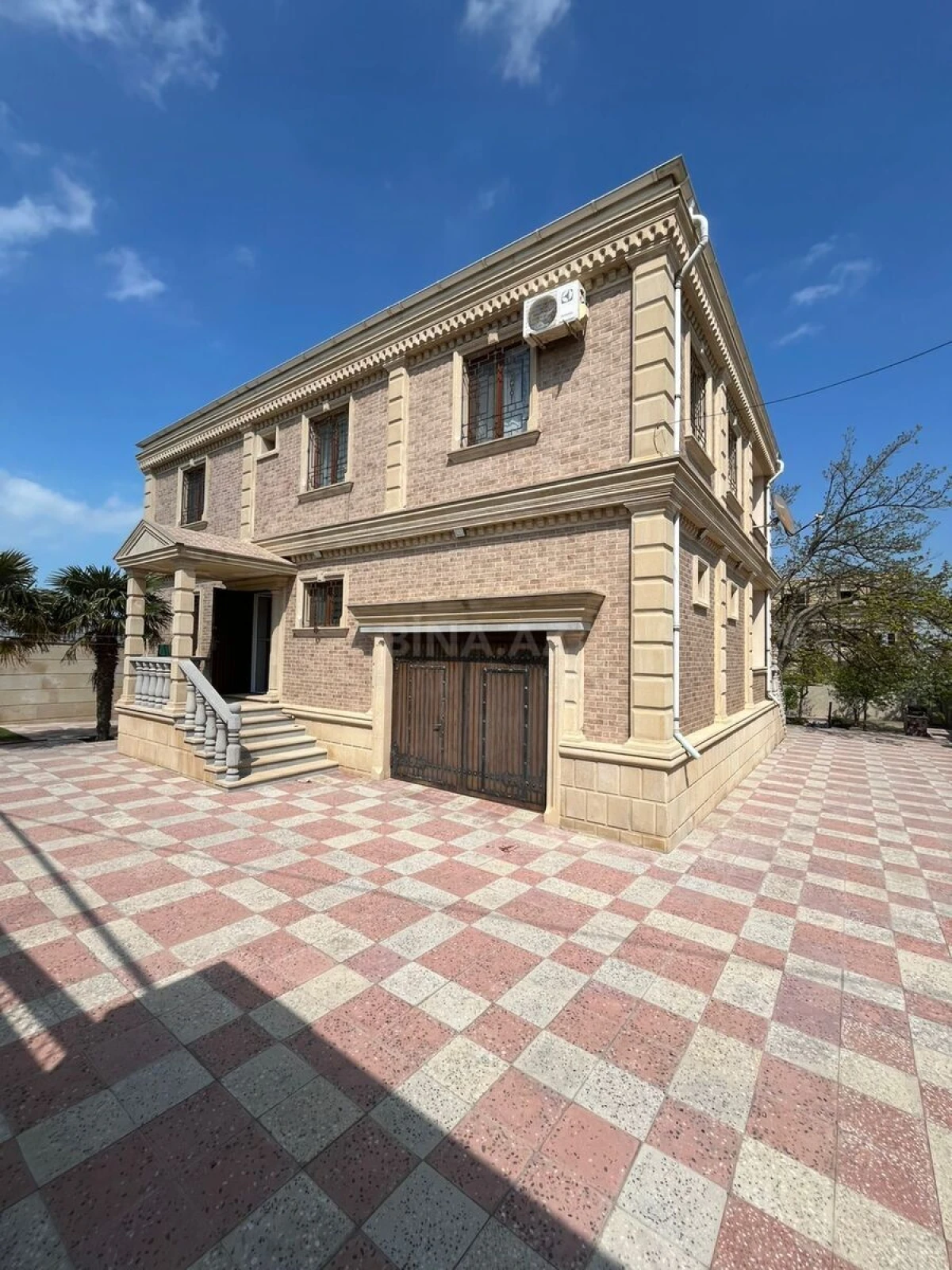 Satılır 6 otaqlı həyət evi 250 m²