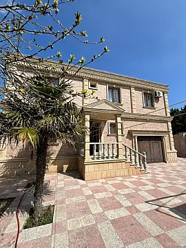 Satılır 6 otaqlı həyət evi 250 m²