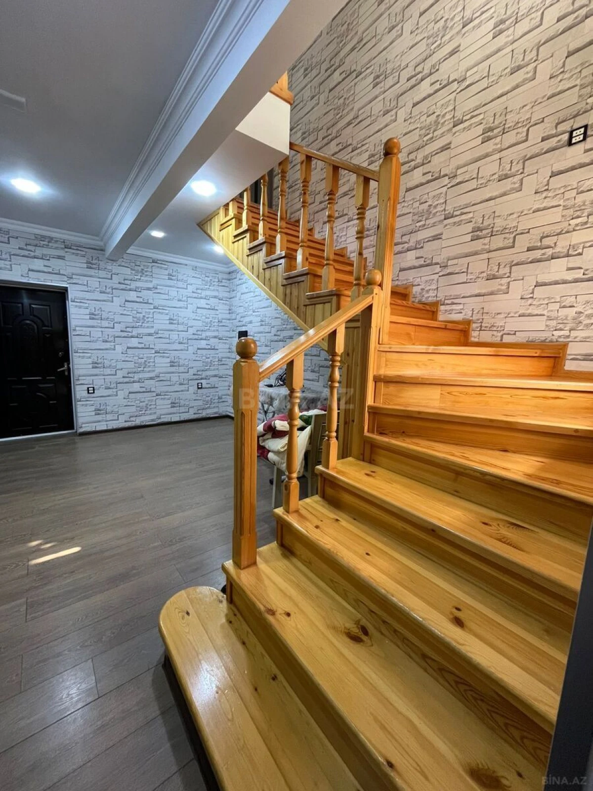 Satılır 6 otaqlı həyət evi 250 m²