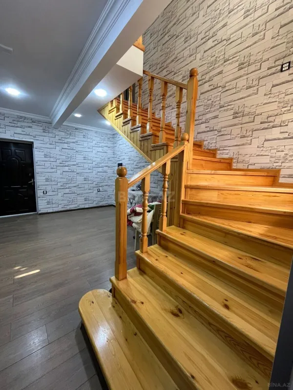 Satılır 6 otaqlı həyət evi 250 m²