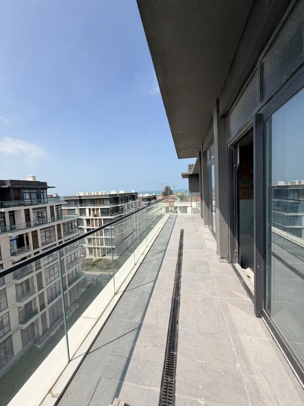 Satılır 3 otaqlı mənzil 121.9 m²