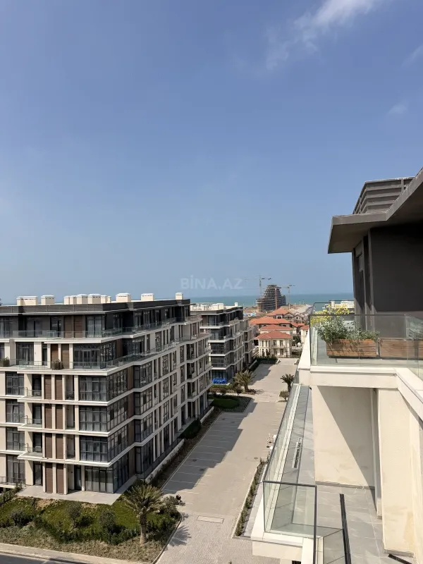Satılır 3 otaqlı mənzil 121.9 m²