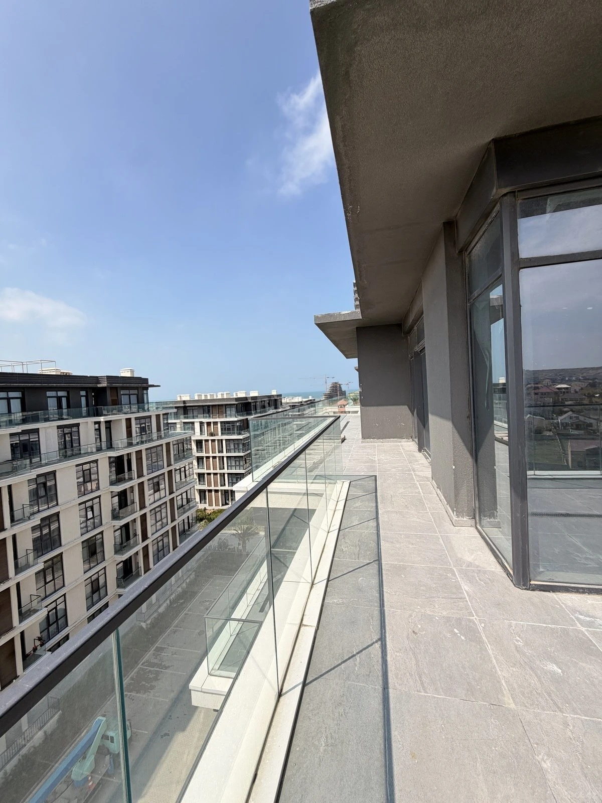 Satılır 3 otaqlı mənzil 121.9 m²