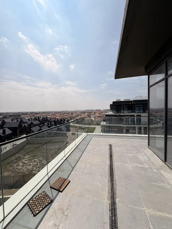 Satılır 3 otaqlı mənzil 121.9 m²