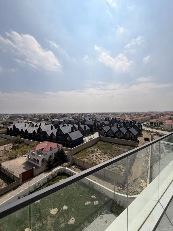 Satılır 3 otaqlı mənzil 121.9 m²
