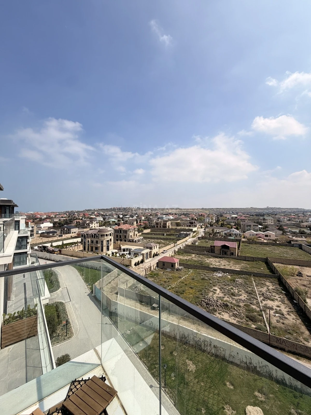 Satılır 3 otaqlı mənzil 121.9 m²