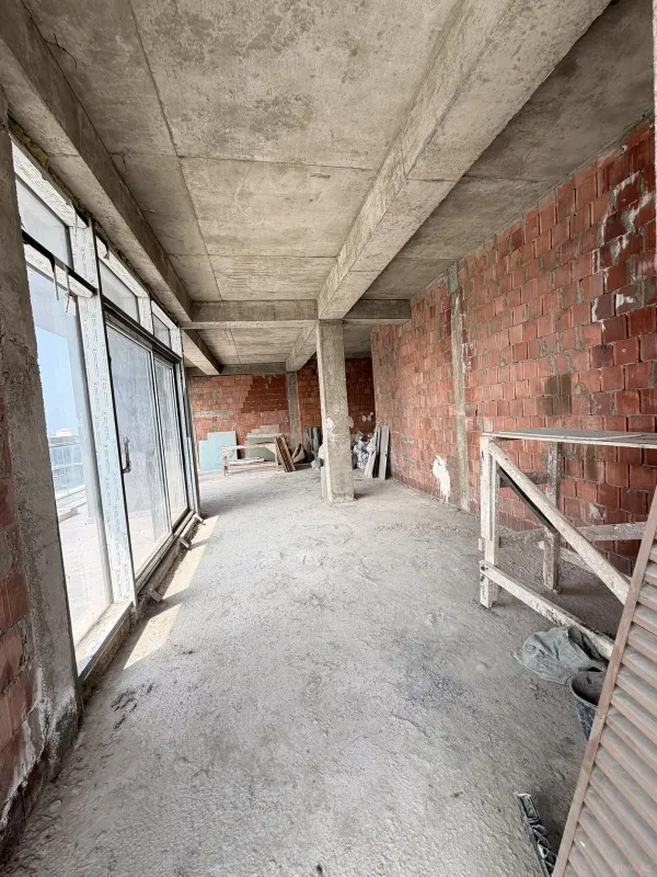 Satılır 3 otaqlı mənzil 121.9 m²