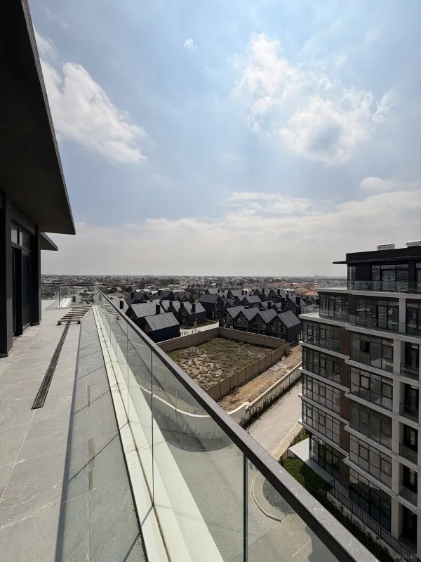 Satılır 3 otaqlı mənzil 121.9 m²