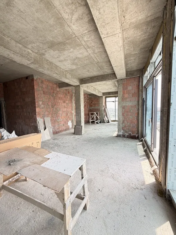 Satılır 3 otaqlı mənzil 121.9 m²