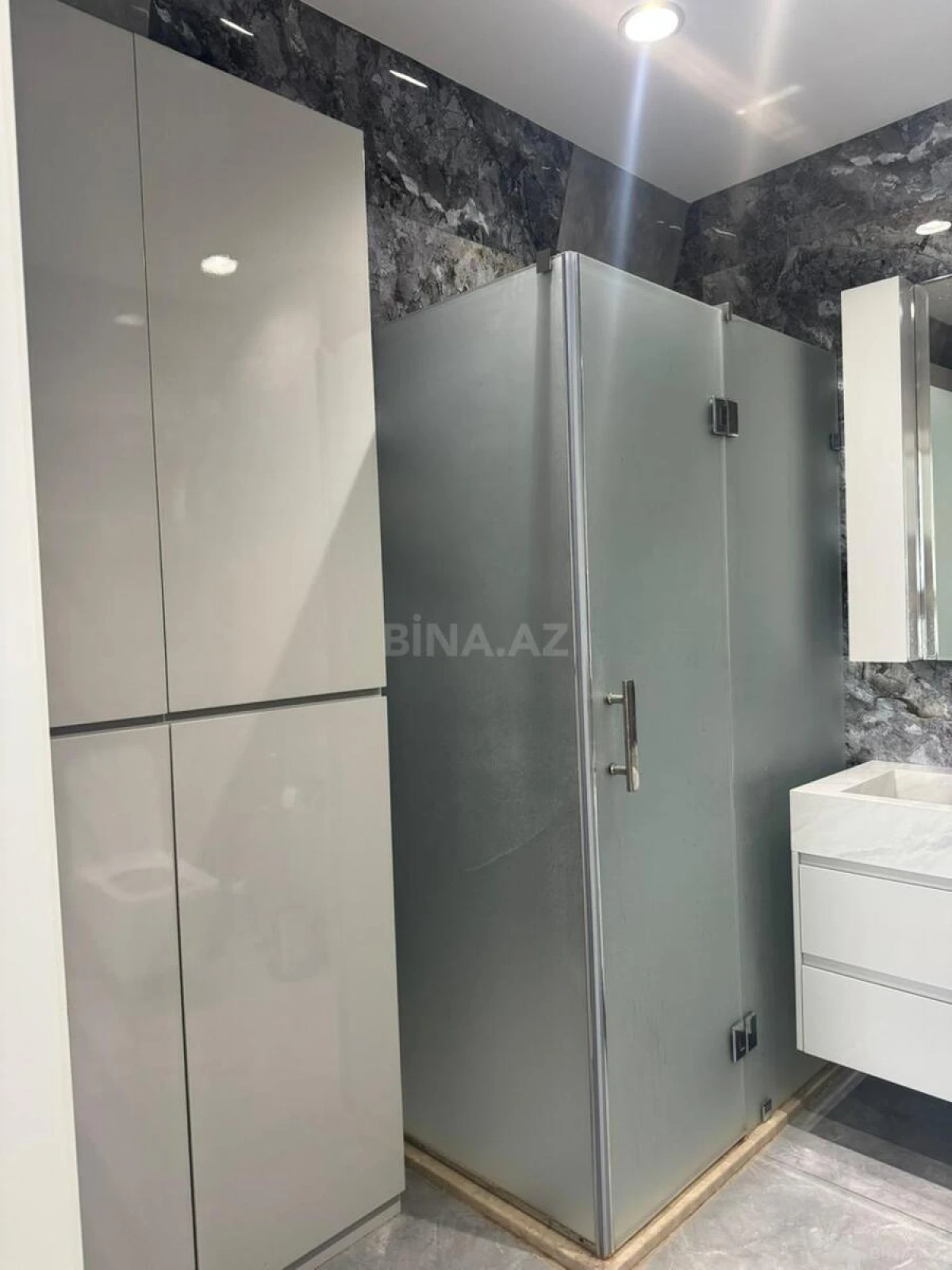 Kirayə verilir 3 otaqlı mənzil 125 m²