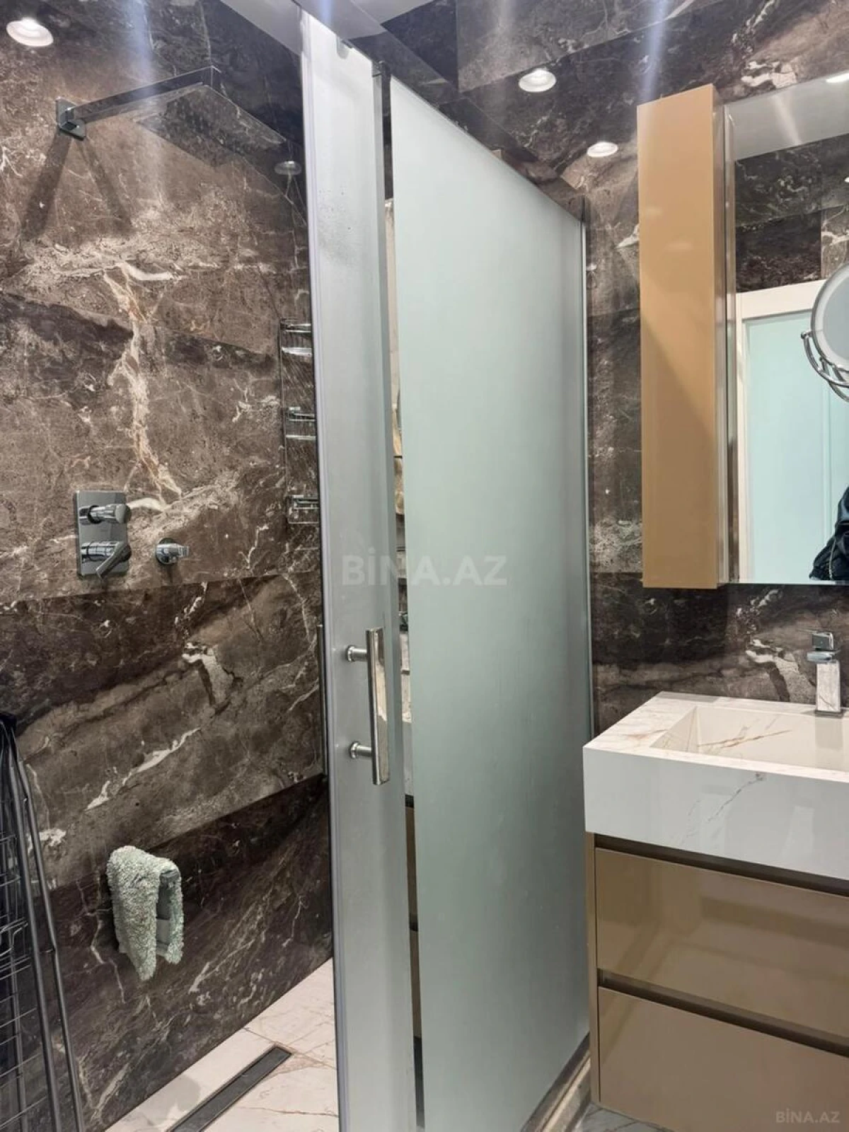 Kirayə verilir 3 otaqlı mənzil 125 m²