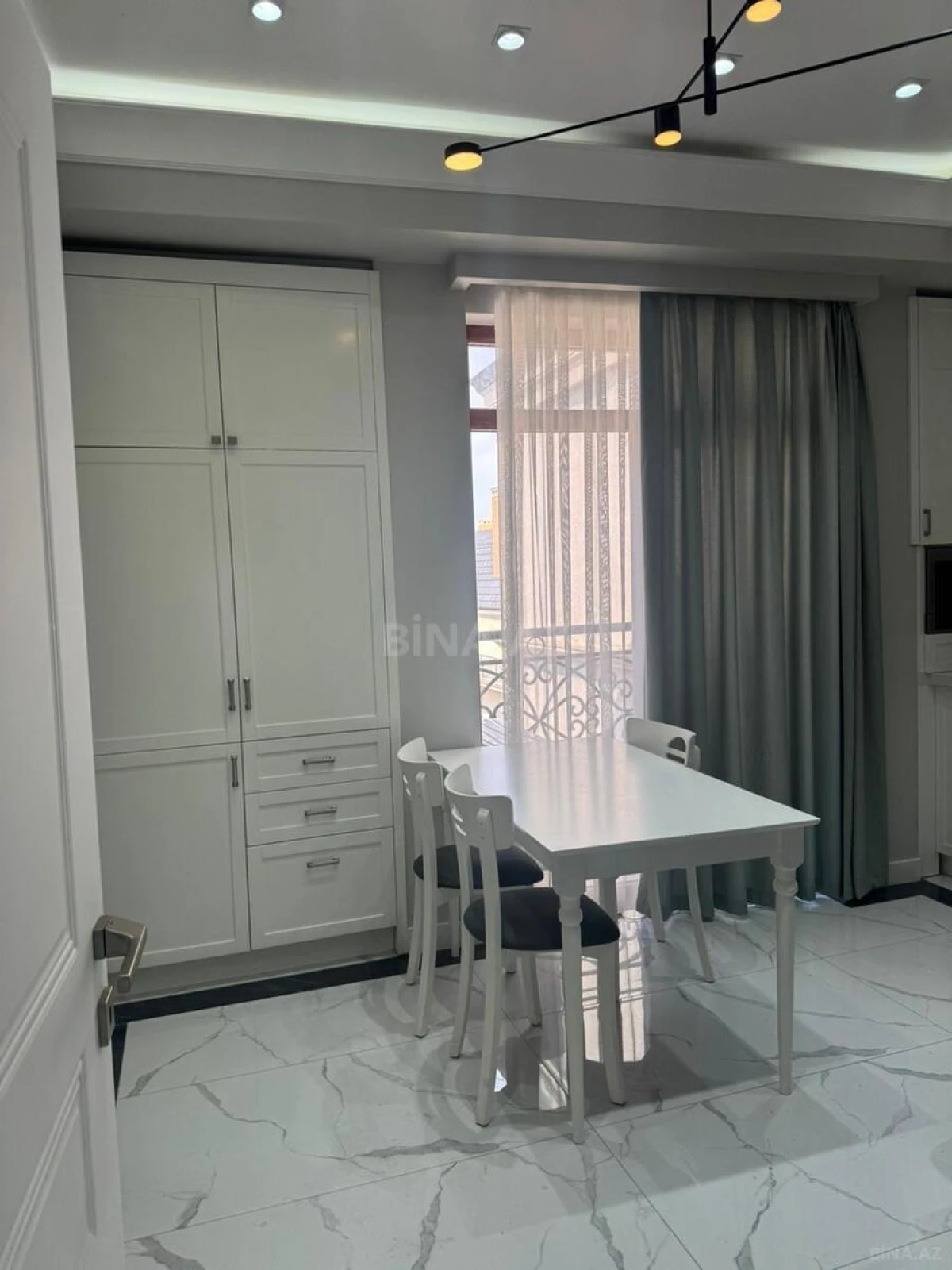 Kirayə verilir 3 otaqlı mənzil 125 m²