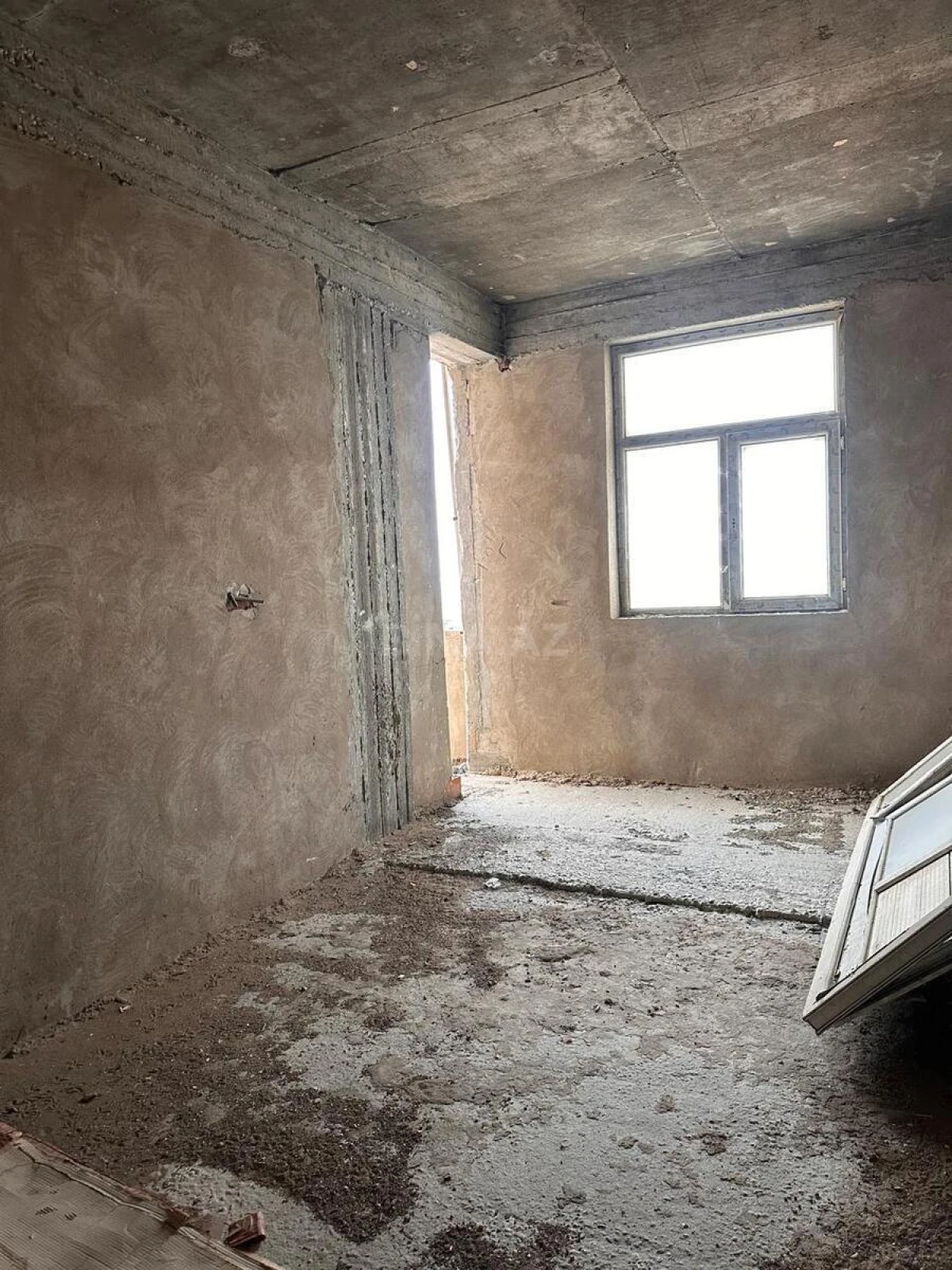 Satılır 3 otaqlı mənzil 140 m²