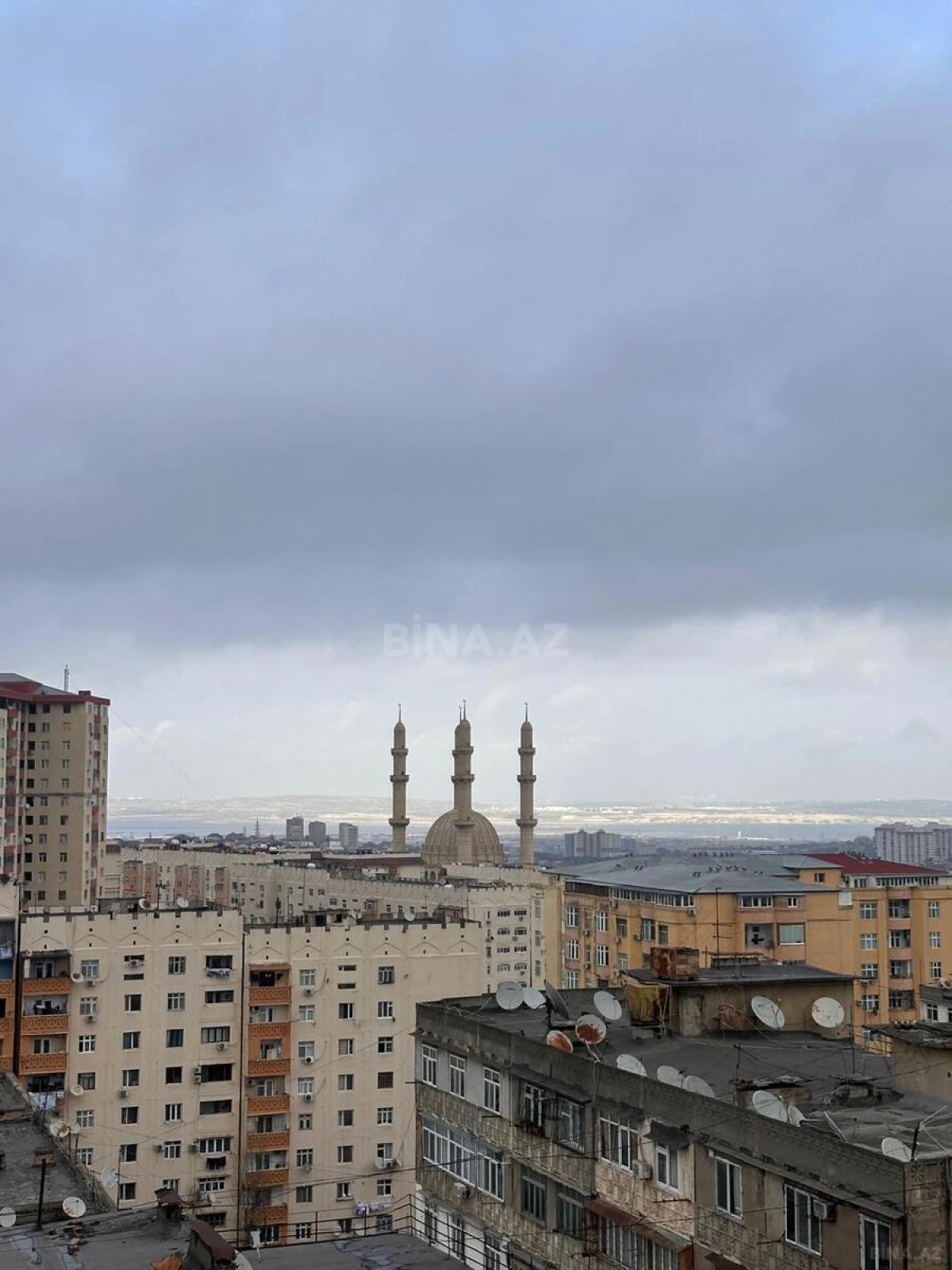 Satılır 3 otaqlı mənzil 140 m²