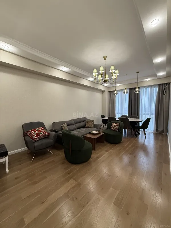 Satılır 4 otaqlı mənzil 120 m²