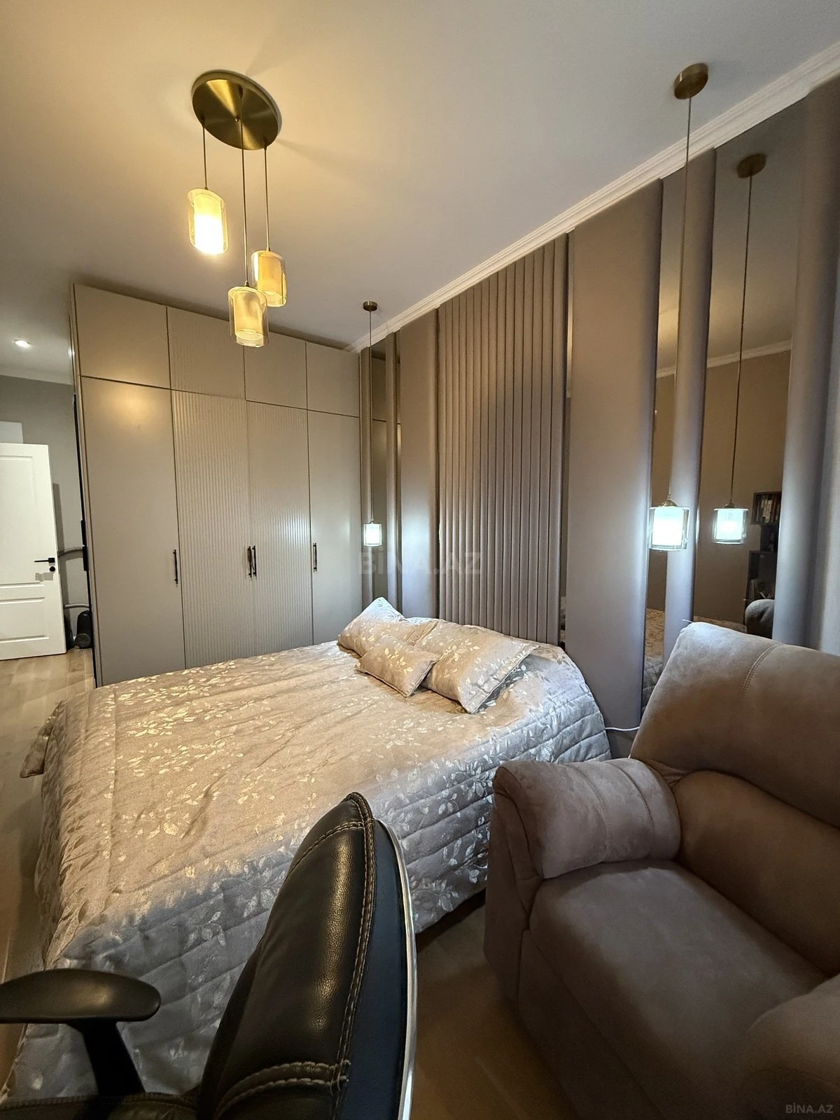 Satılır 4 otaqlı mənzil 120 m²
