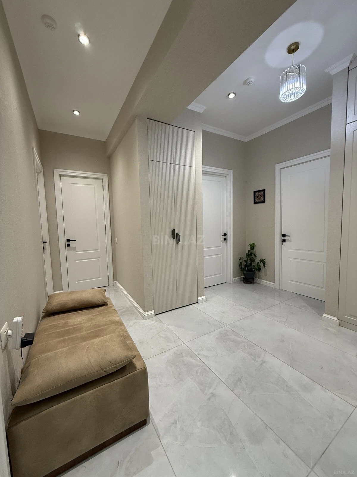 Satılır 4 otaqlı mənzil 120 m²