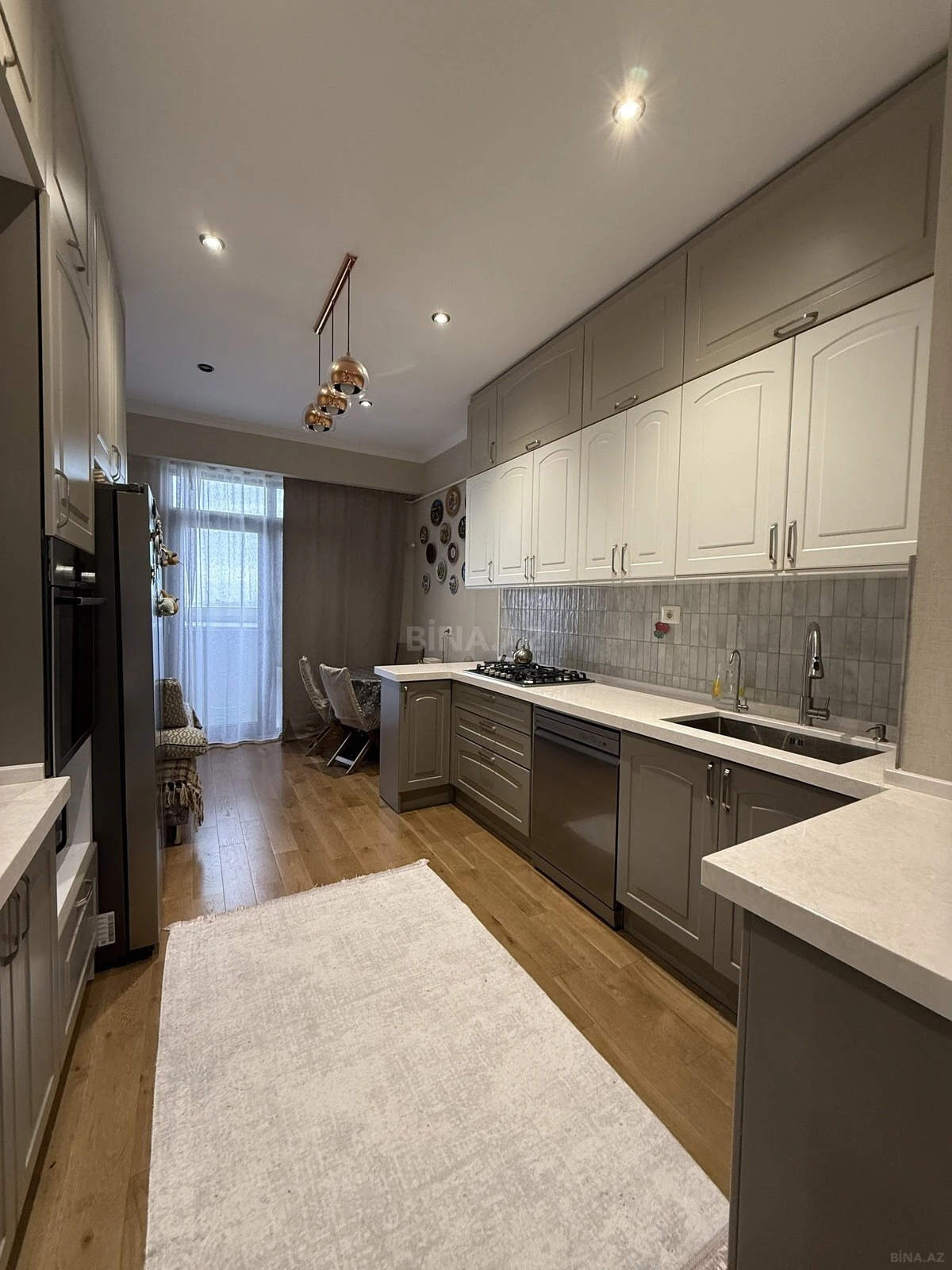 Satılır 4 otaqlı mənzil 120 m²