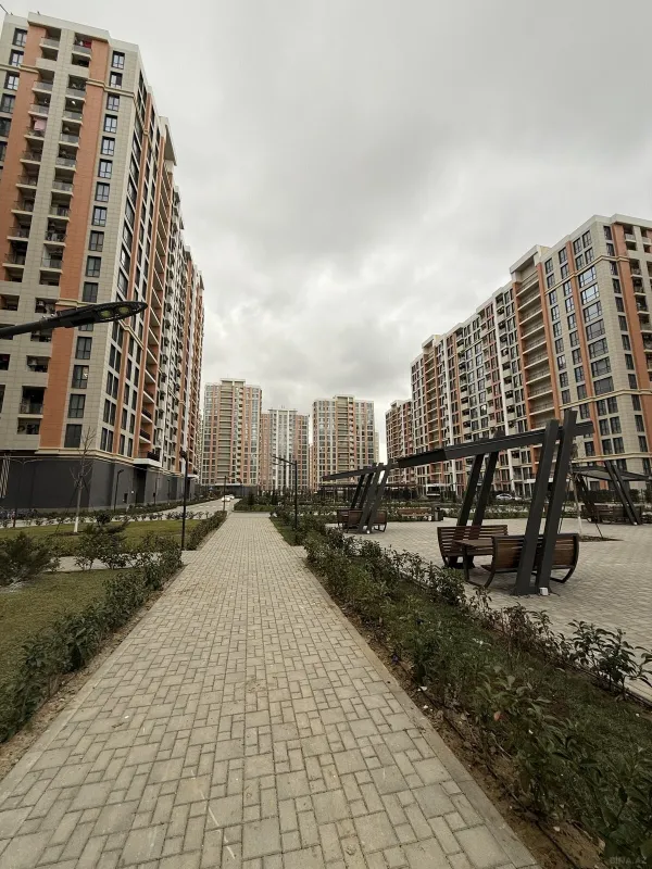 Satılır 4 otaqlı mənzil 120 m²