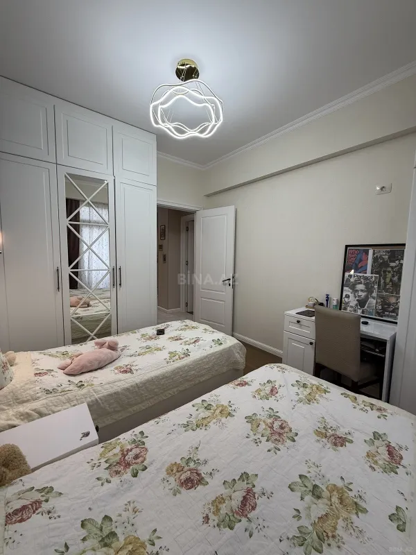 Satılır 4 otaqlı mənzil 120 m²