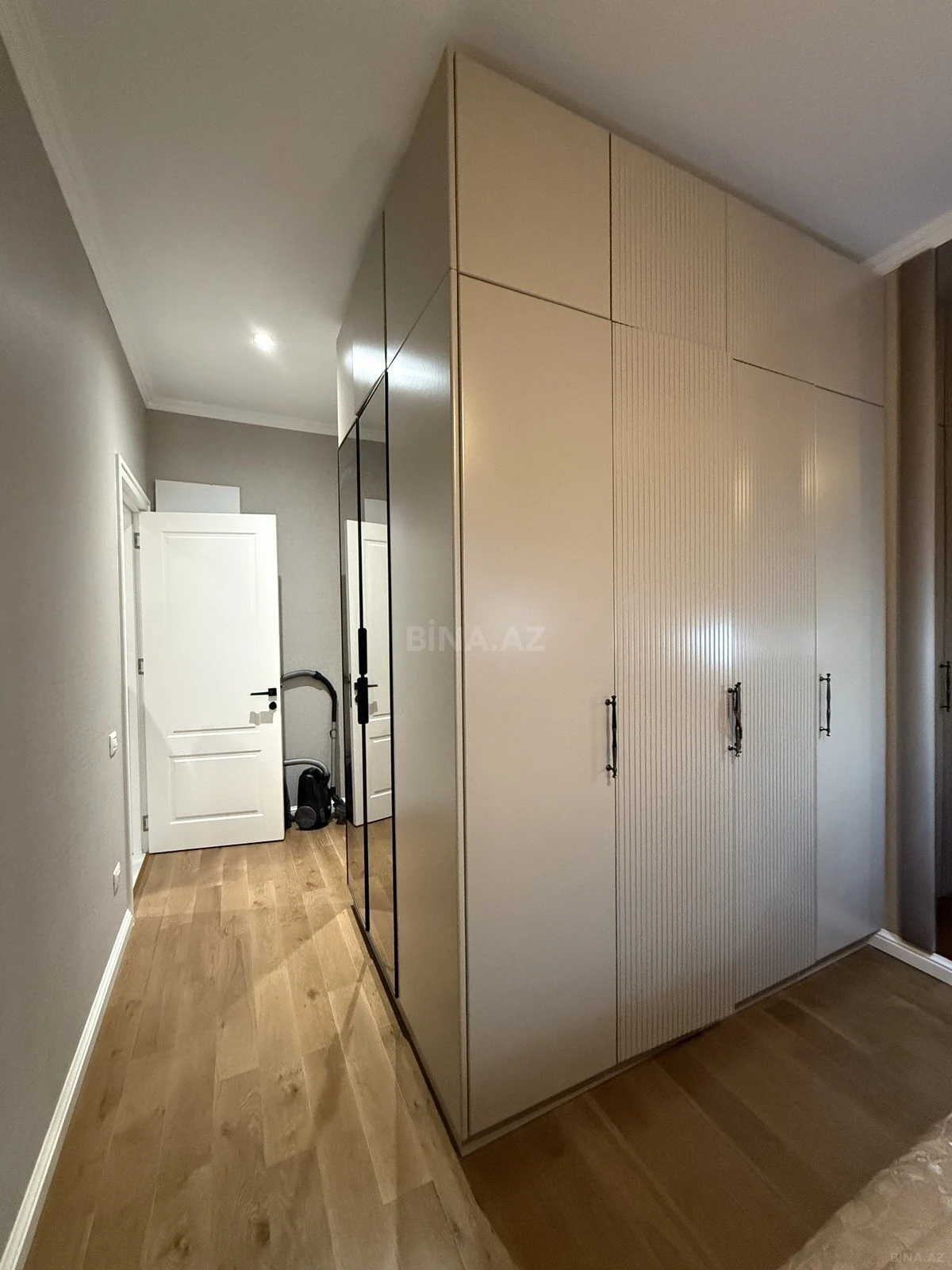 Satılır 4 otaqlı mənzil 120 m²